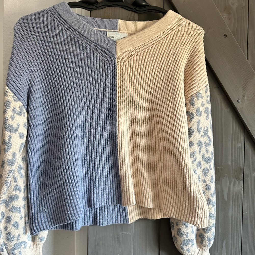 Jun & Ivy Women's V-Neck Sweater - Blue and Cream